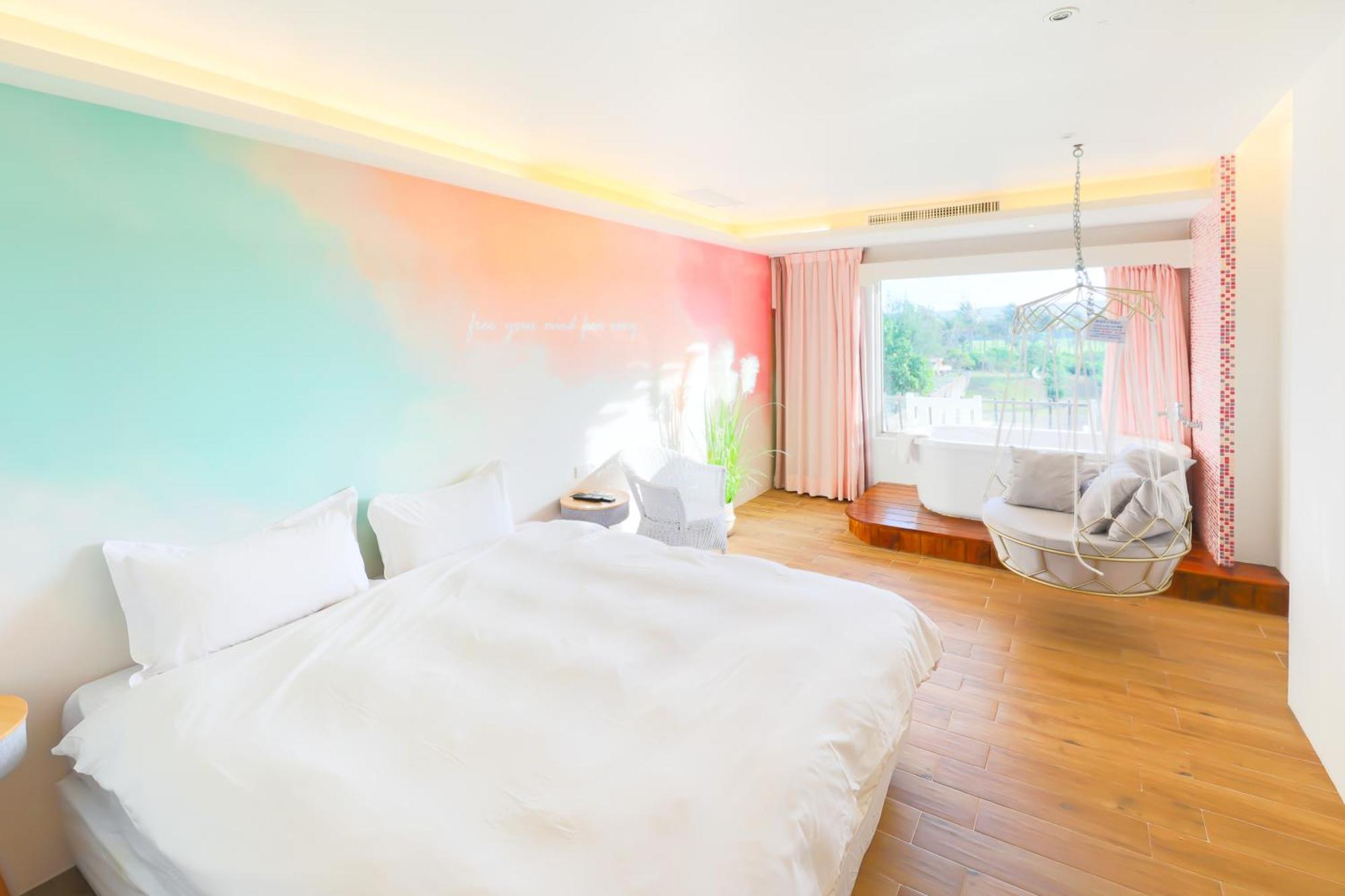 Lovestar Lakeside Hotel - Stars Building Nanwan Room photo
